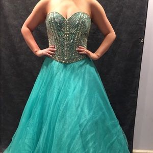 Night Moves Sequin Ball Gown NEW size 10